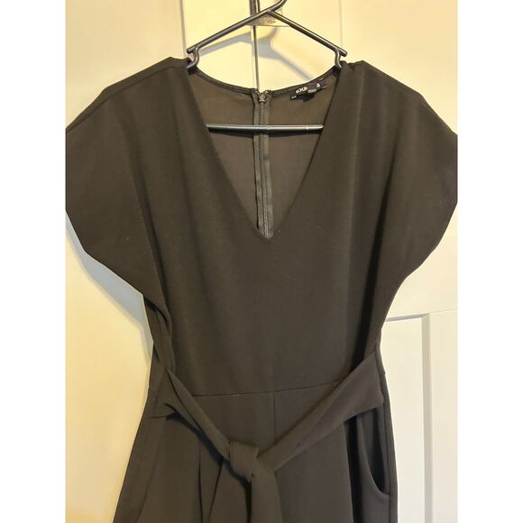 EXPRESS Brand Cap Sleeve Black Jumpsuit Size M Workwear, Evening Wear, Office, M - Picture 3 of 8